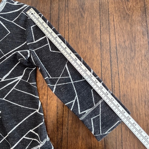 GG Collection made in Canada lightweight asymmetric hem sweater sz LG - Picture 8 of 15